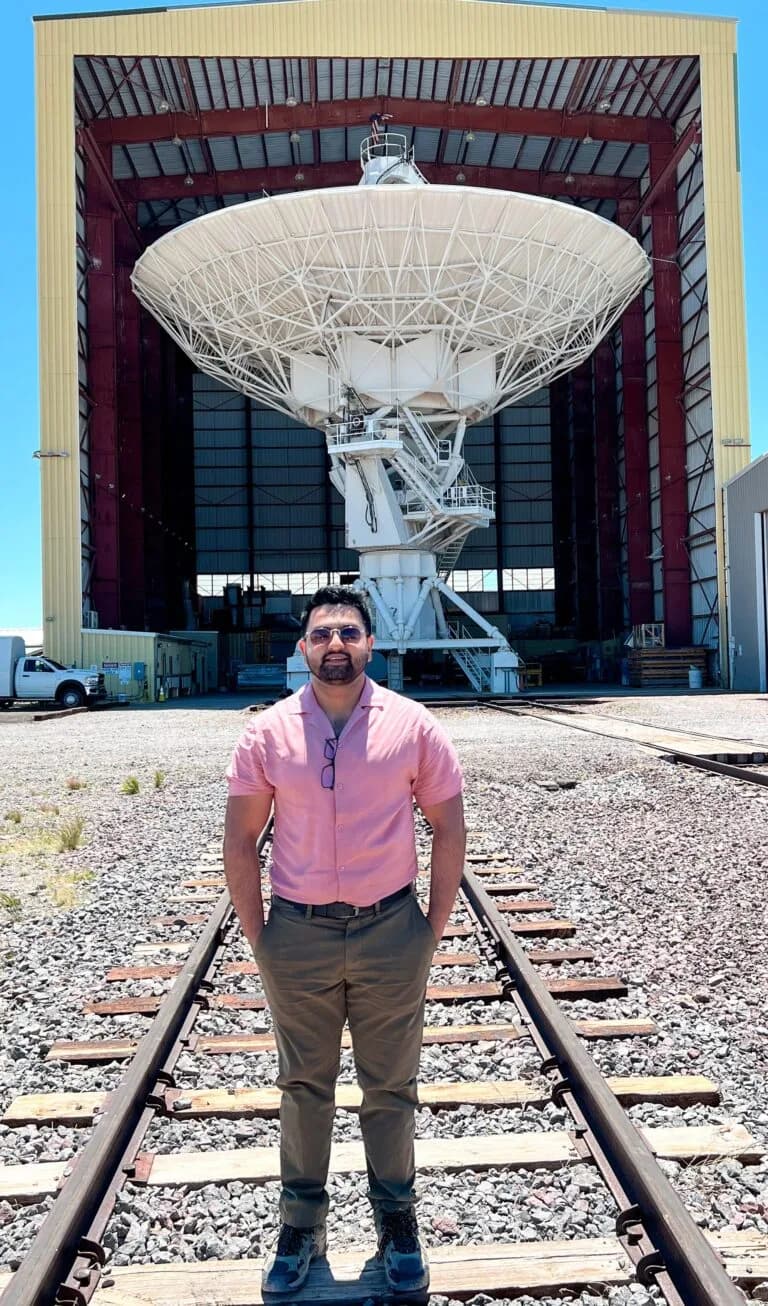 Mayukh Bagchi at radio telescope